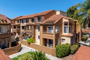Villa Taviana in San Diego, CA - Building Photo