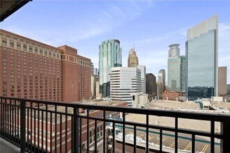 200 S 11th St in Minneapolis, MN - Building Photo - Building Photo