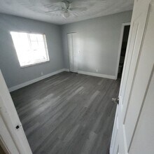 308 SW 76th Terrace in North Lauderdale, FL - Building Photo - Building Photo