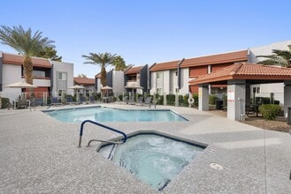 West 35th Apartments in Phoenix, AZ - Building Photo - Building Photo