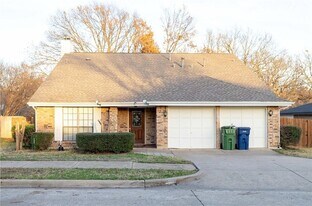 310 Overland Dr in Garland, TX - Building Photo