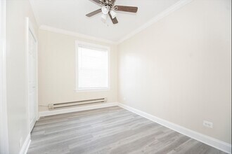 800 W Cornelia Ave, Unit 837-1N in Chicago, IL - Foto de edificio - Building Photo