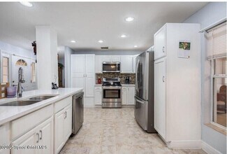 1137 Scyphers St NE in Palm Bay, FL - Building Photo - Building Photo