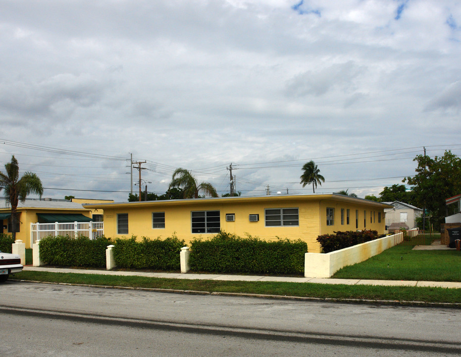 2029 Funston St in Hollywood, FL - Foto de edificio