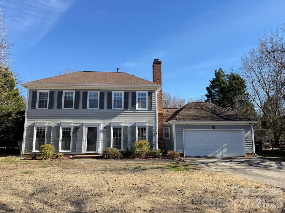 8708 Parkchester Dr in Charlotte, NC - Building Photo