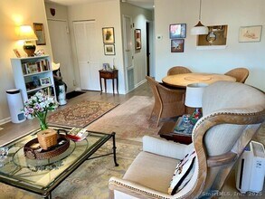 350 Grovers Ave in Bridgeport, CT - Building Photo - Building Photo