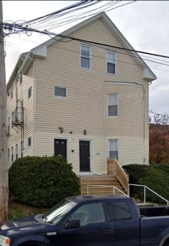 115 Waterman Ave in East Providence, RI - Building Photo