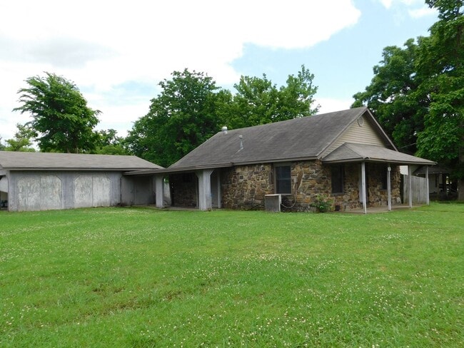 214 N Main St in Hackett, AR - Building Photo - Building Photo