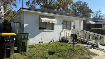 710 Fruit St in Savannah, GA - Building Photo