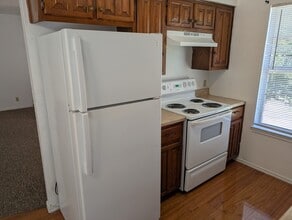 1019 Burkett St, Unit C in Taylor, TX - Foto de edificio - Building Photo