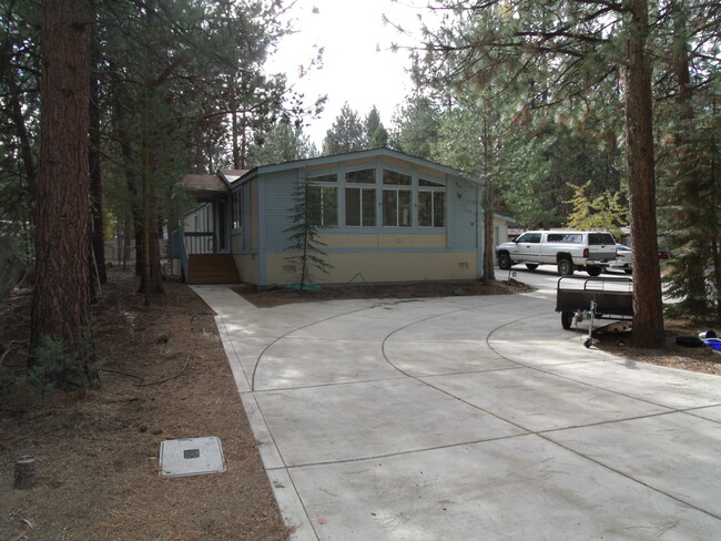 61037 Chuckanut Dr in Bend, OR - Foto de edificio - Building Photo