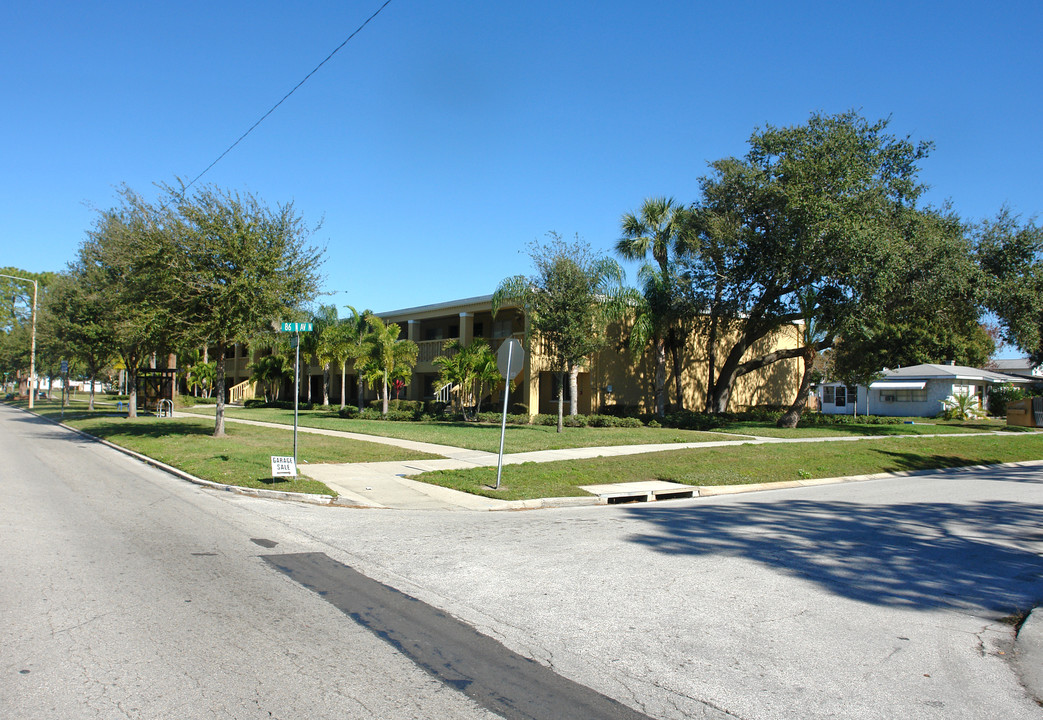 Romayne Apartments in St. Petersburg, FL - Building Photo