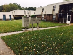 11 Leo Ct in Newport News, VA - Foto de edificio - Building Photo