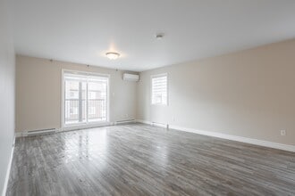 32-36 De L'aqueduc Rue in Varennes, QC - Building Photo - Building Photo