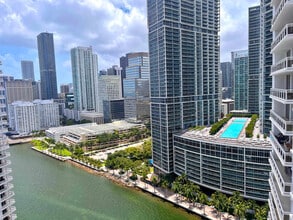 901 Brickell Key Blvd in Miami, FL - Building Photo - Building Photo
