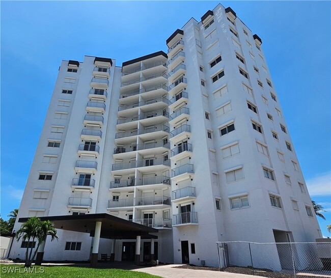 9051 Gulf Shore Dr in Naples, FL - Building Photo - Building Photo