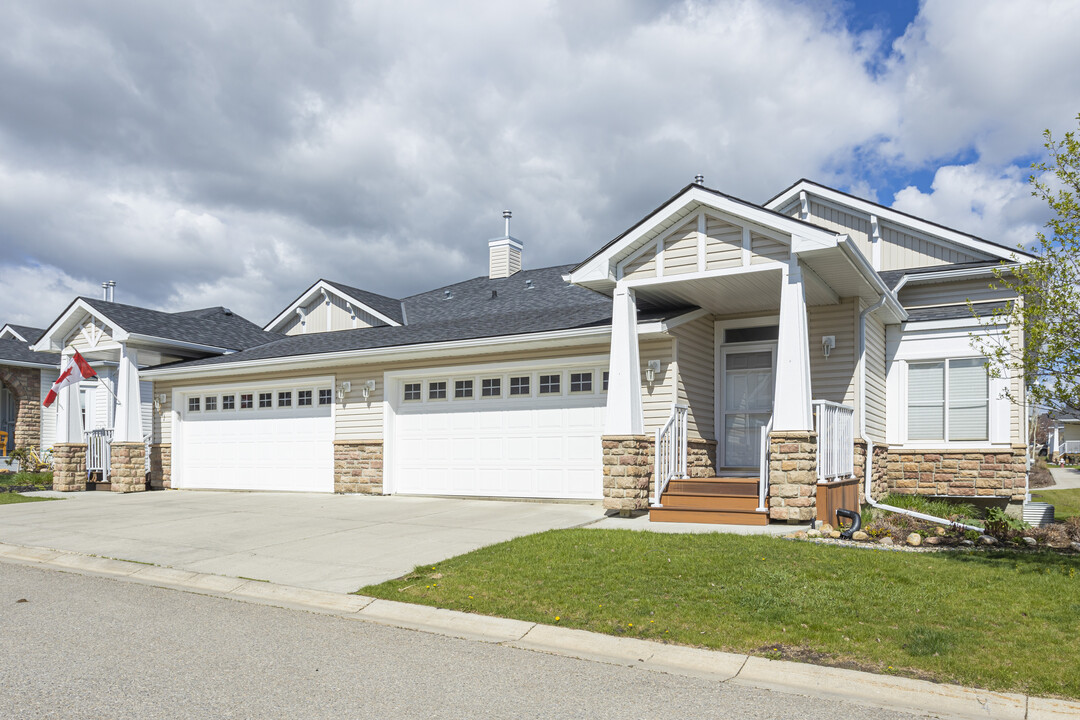 Tucker Lane in Okotoks, AB - Building Photo