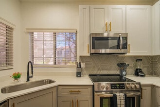 7900 E Princess Dr in Scottsdale, AZ - Foto de edificio - Building Photo