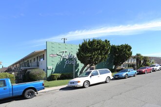 Fashion Park Apartments in Oxnard, CA - Building Photo - Building Photo