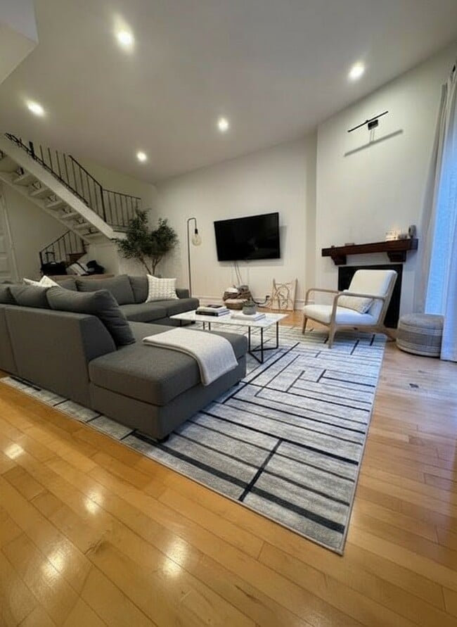 817 10th St in Santa Monica, CA - Building Photo - Building Photo