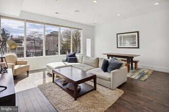 1230 Fairmont St NW, Unit 3 in Washington, DC - Building Photo - Building Photo