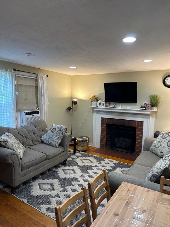 545 Park Ave in Windsor, CT - Building Photo - Building Photo