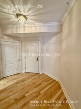 750 S Hanley Rd in Clayton, MO - Building Photo - Building Photo