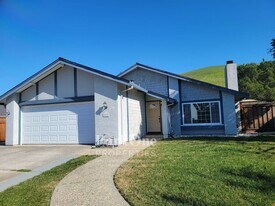 927 Palace Ct in Benicia, CA - Building Photo