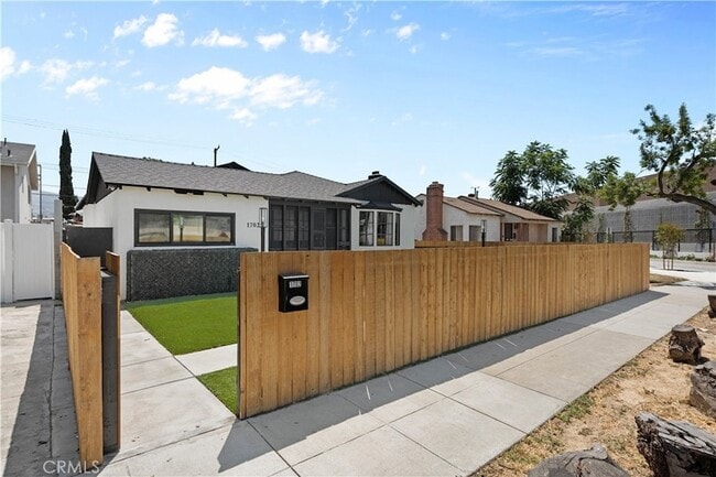 1702 Landis St in Burbank, CA - Building Photo - Building Photo