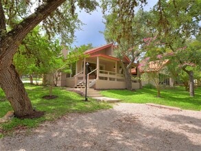 154 Woodcreek Dr in Wimberley, TX - Foto de edificio - Building Photo