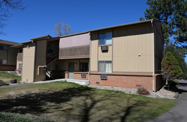 Senior Villa Apartments in Wheat Ridge, CO - Building Photo - Building Photo