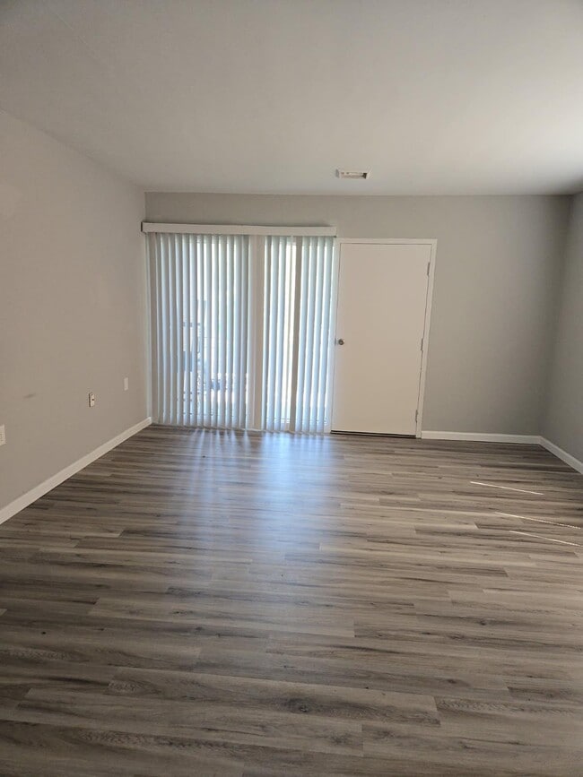 2915 Bayview Blvd, Unit 2 Second Floor Floor in Portsmouth, VA - Building Photo - Building Photo