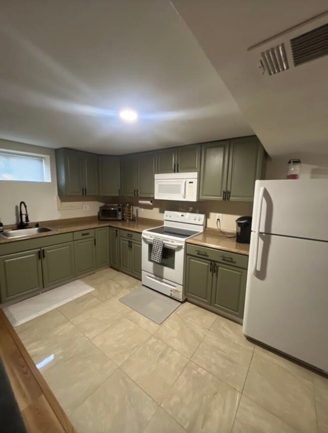 5117 Kenesaw St in College Park, MD - Foto de edificio - Building Photo