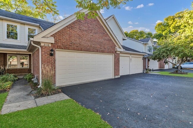 2116 Glasgow Ct in Hanover Park, IL - Building Photo - Building Photo