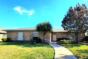 2318 Glen Forest Ln in Plano, TX - Building Photo