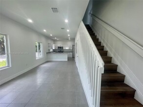 77 NE 64th St in Miami, FL - Building Photo - Building Photo