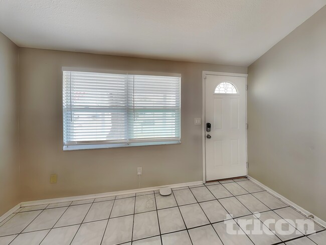 8504 Willow Forest Ct in Tampa, FL - Building Photo - Building Photo