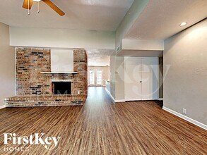 6914 Pickett Dr in Richmond, TX - Building Photo - Building Photo