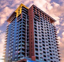 310 S 4th St in Phoenix, AZ - Building Photo