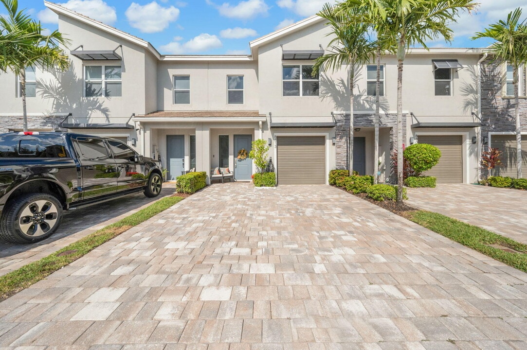 8813 Via Mar Rosso in Wellington, FL - Building Photo