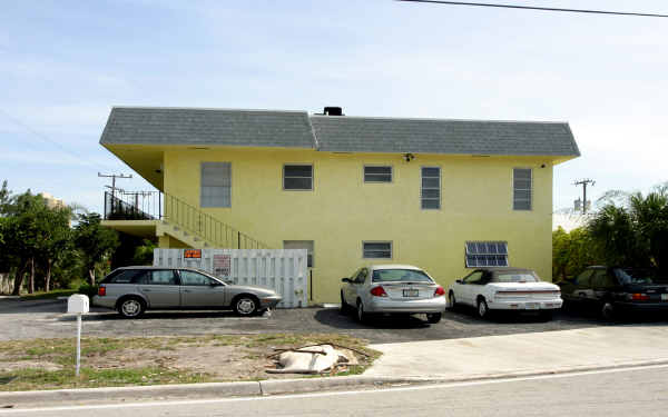 2638 Lake Dr in Riviera Beach, FL - Building Photo - Building Photo