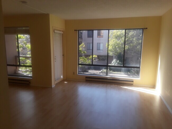 1 Captain Dr in Emeryville, CA - Building Photo - Building Photo