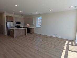 4744 W Addison St in Chicago, IL - Building Photo - Building Photo