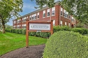 3524 W Shore Rd in Warwick, RI - Building Photo