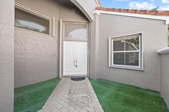 10860 Fairmont Village Dr in Wellington, FL - Building Photo - Building Photo