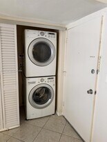 7477 SW 82nd St in Miami, FL - Building Photo