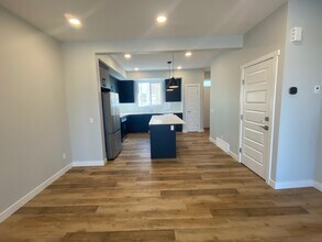 8049 Cedric Mah Rd in Edmonton, AB - Building Photo - Building Photo