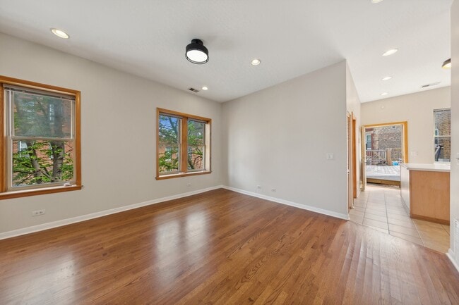 2227 N Western Ave, Unit 2