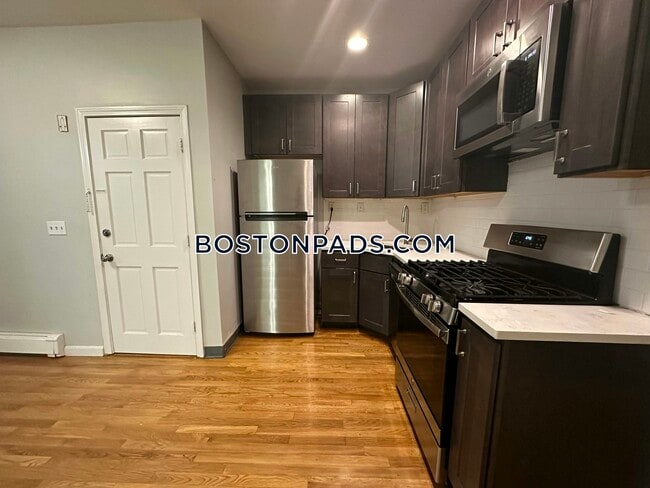 345 Meridian St, Unit 3 in Boston, MA - Building Photo - Building Photo