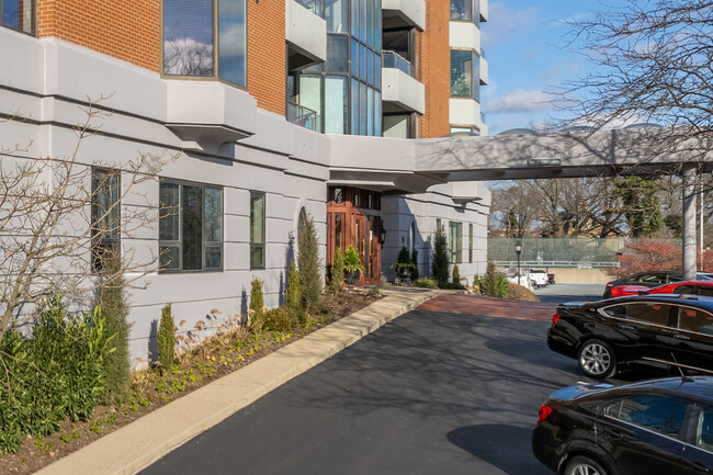St James at the Park in Cincinnati, OH - Foto de edificio - Building Photo